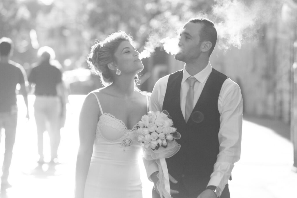 צילומי חתונה בתל אביב, כך שיהיה לא מעיק .צילום קליל , צילום טבעי מאפשר לזוג מעט אינטימיות לפני הבום הגדול .
